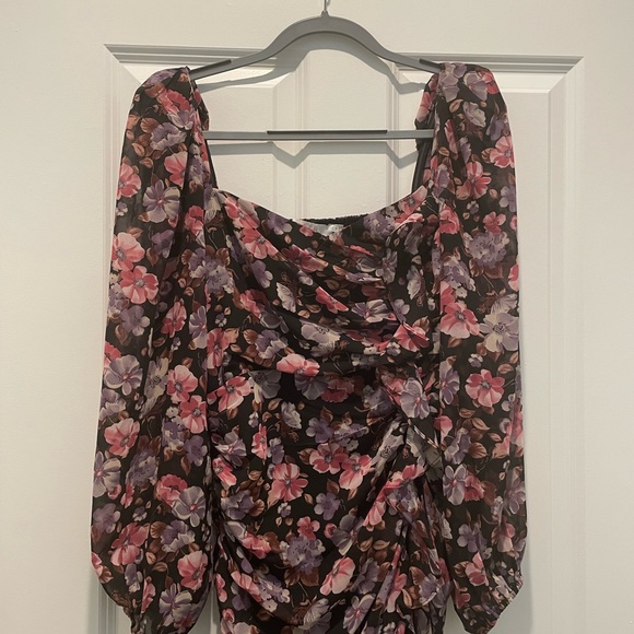 ASTR The Label - Athens Floral Ruched Midi Dress - Picture 4 of 9